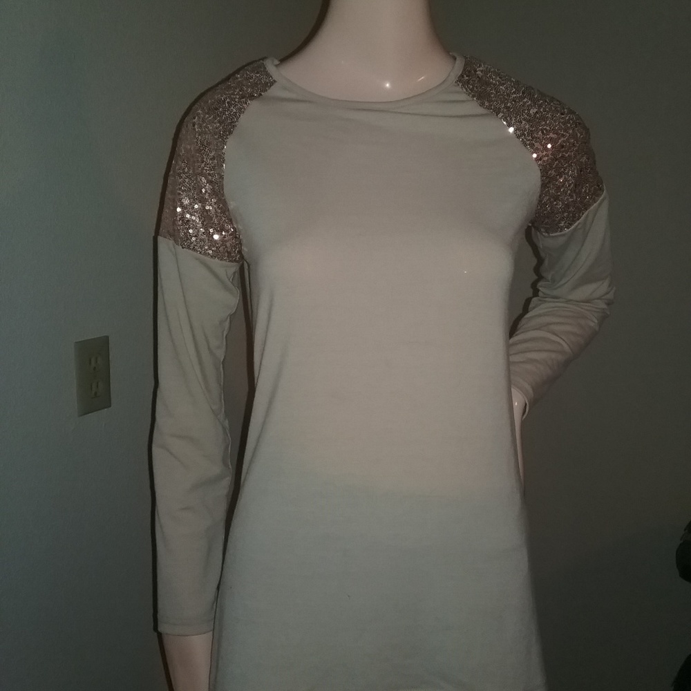 Light, sequined shoulder, top